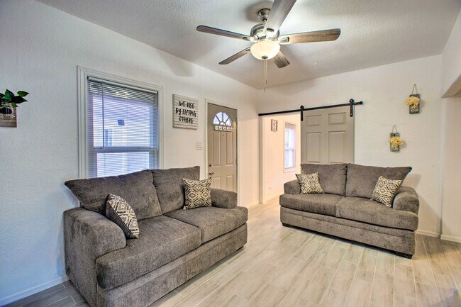 Foto del edificio - 3976 Utica St