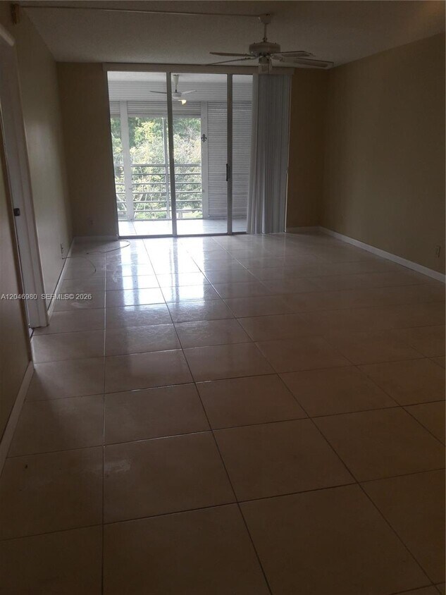 Foto del edificio - 3099 NW 48th Ave