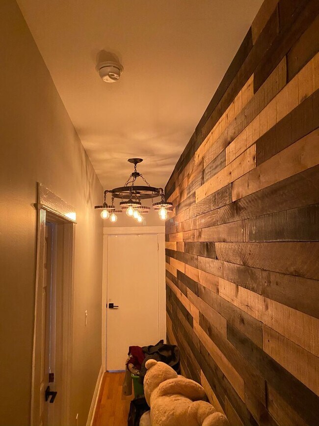 Foto del edificio - Renovated Apartment For Rent in Port Richm...