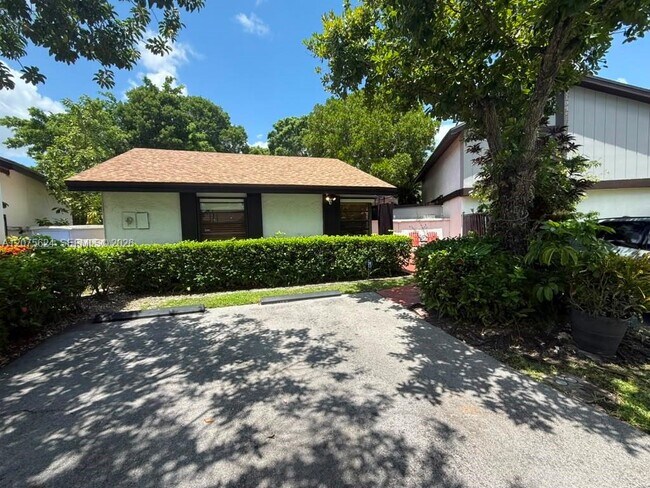 Building Photo - 1470 Flamingo Ct