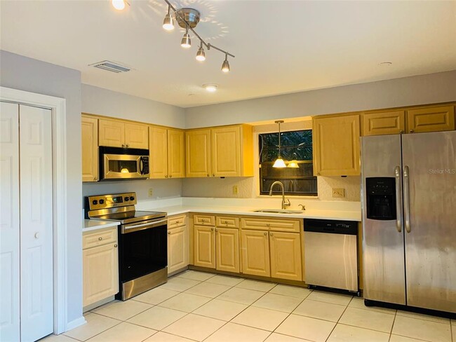 Building Photo - 15405 Summerwind Dr