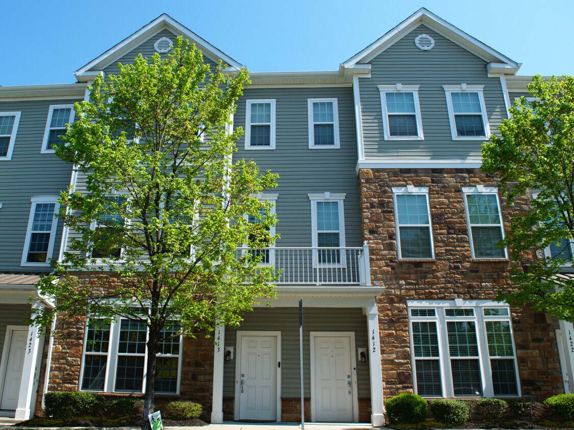 1413 Hudson Cir, Highland Park, NJ 08904 Townhome Rentals in Highland