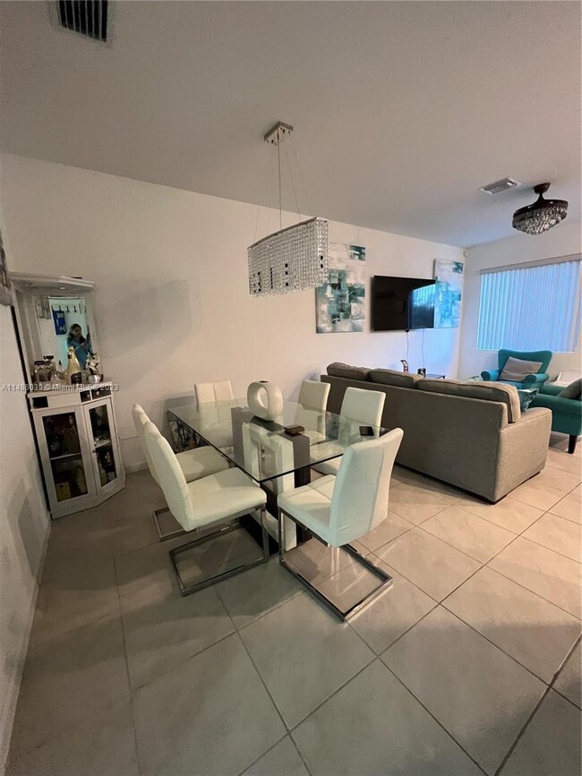 Foto del edificio - 1141 NW 208th Terrace