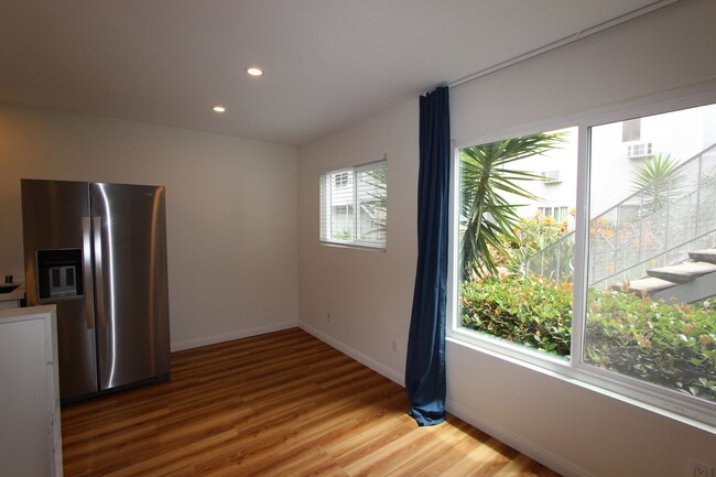 Building Photo - Beautiful, recently remodeled 1 bedroom 1 bathroom condo available now - MOVE IN SPECIAL