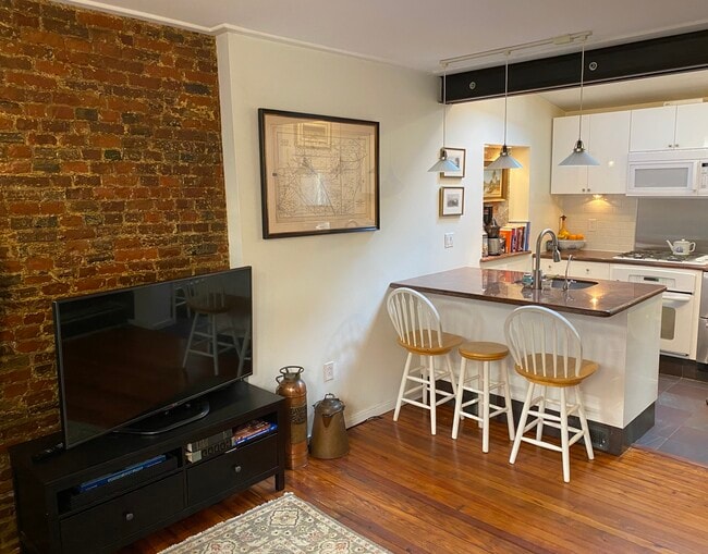 Dining area - 2208 Panama St