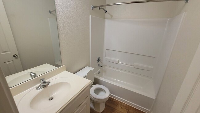 Foto del edificio - 2 bedroom 2 Bathroom House