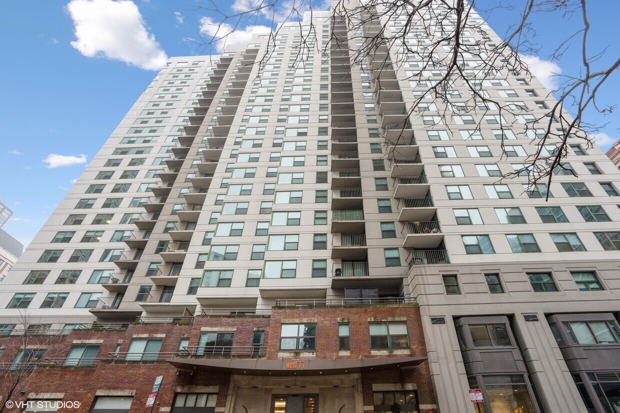 Primary Photo - 70 W Huron St