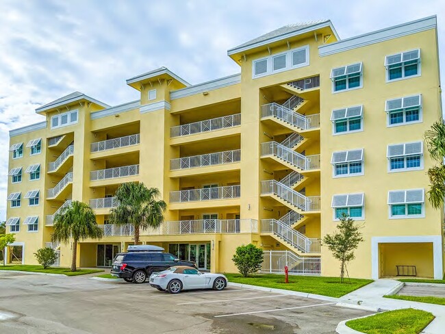 Building Photo - Edgewater at Hidden Bay