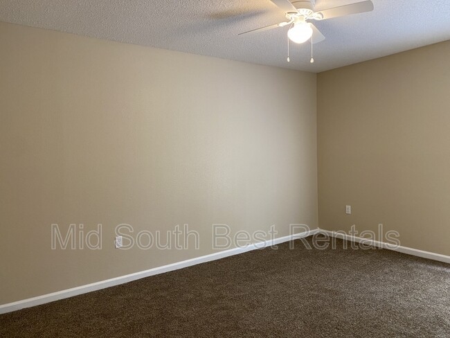 Building Photo - 4543 Villawood Dr