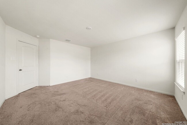 Foto del edificio - 4 Bedroom and 2 Bathroom located in Luckey...