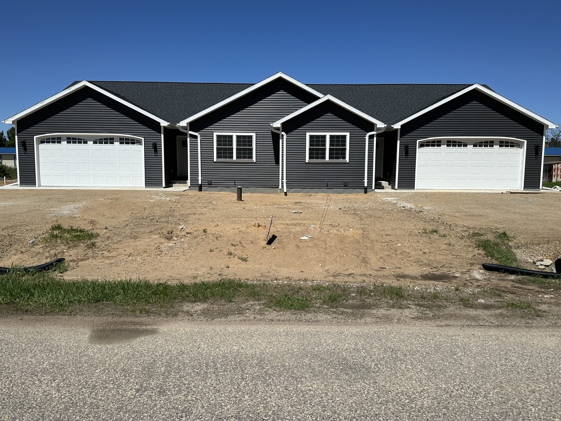 E1590 Raymond Drive Unit A and B - E1592 Raymond Dr