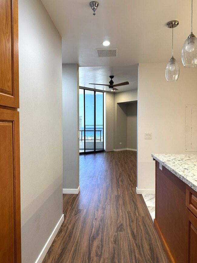Building Photo - Imperial Plaza 2BR/2.5BA/2PK - Ocean & City Views