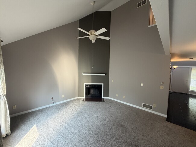 Foto del edificio - 30 Hawk Valley Ln