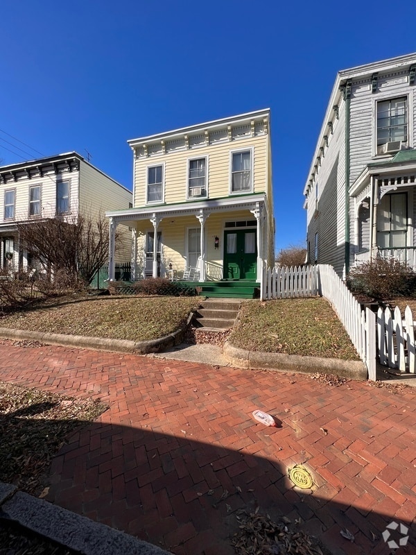 Building Photo - 126 S Laurel St