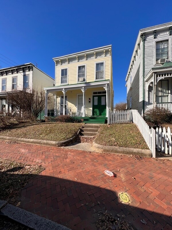 Building Photo - 126 S Laurel St