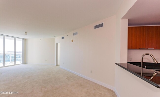 Building Photo - 241 Riverside Dr