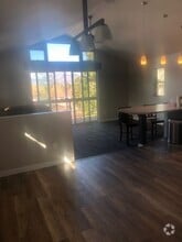 Building Photo - 33 S Pine Cir
