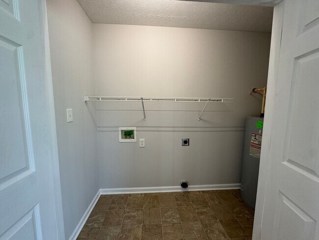 Foto del edificio - Newly Renovated 3BR 2BA home close to GM, ...