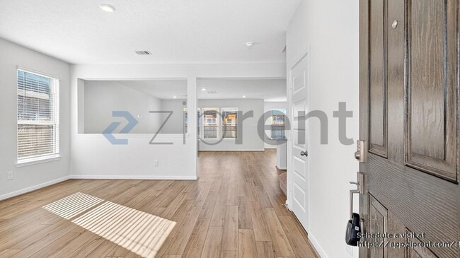 Foto del edificio - 7611 Coral Ky Dr