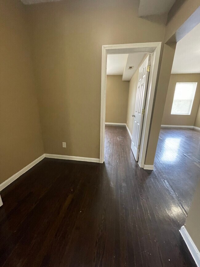 Foto del edificio - 1853 S Springfield Ave