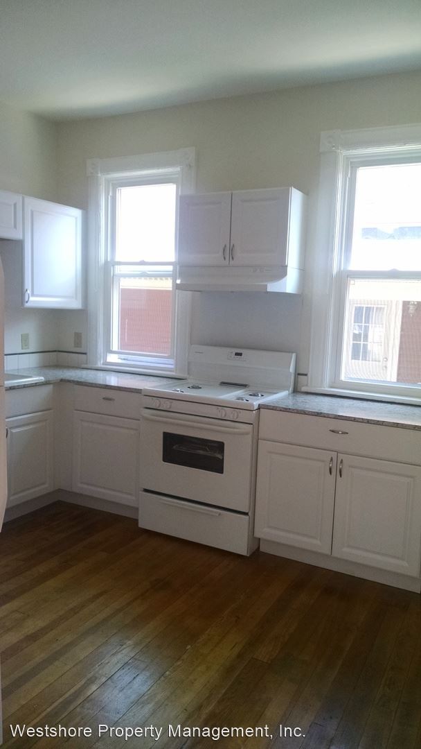 Building Photo - 3 br, 1.5 bath House - 527 W. Webster Ave