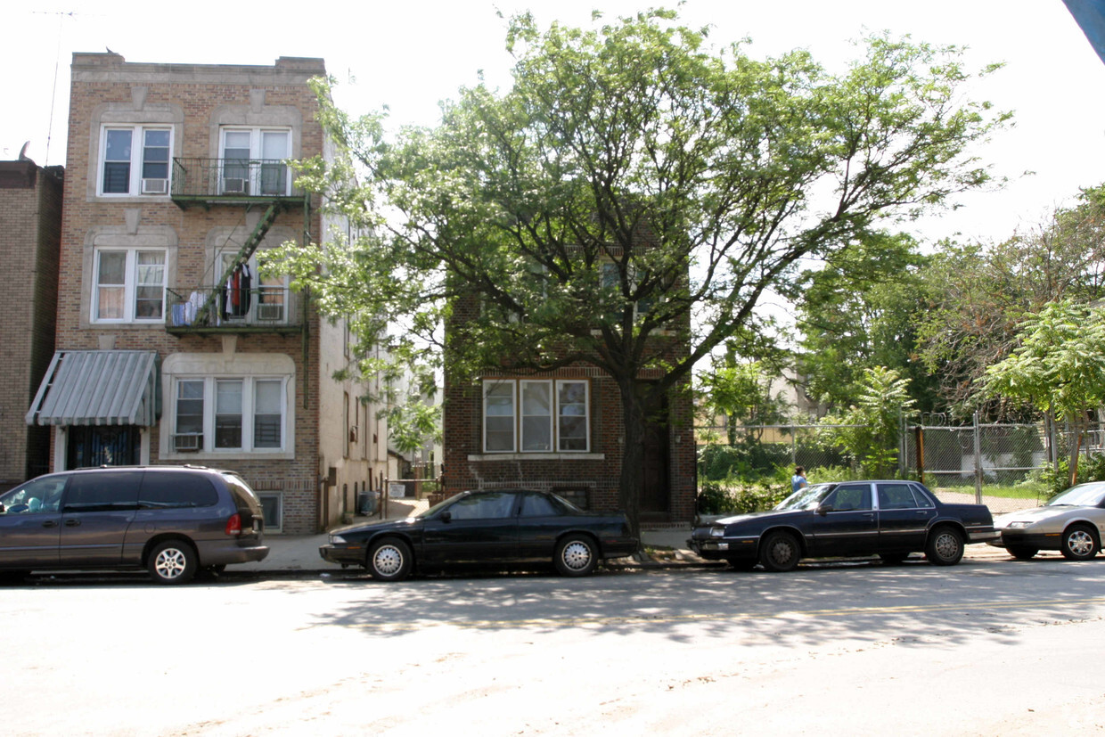 Primary Photo - 2846 Stillwell Ave