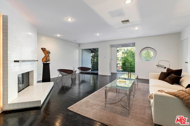 Foto del edificio - 1730 Mt Olympus Dr