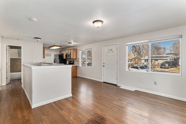 Foto del edificio - House Available in Bear Creek-3 bedrooms 2 bathrooms W/ 2 car garage!