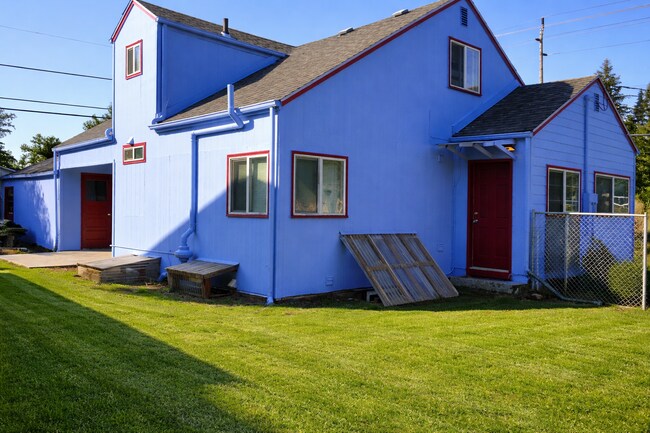 Building Photo - 13304 NE Glisan St