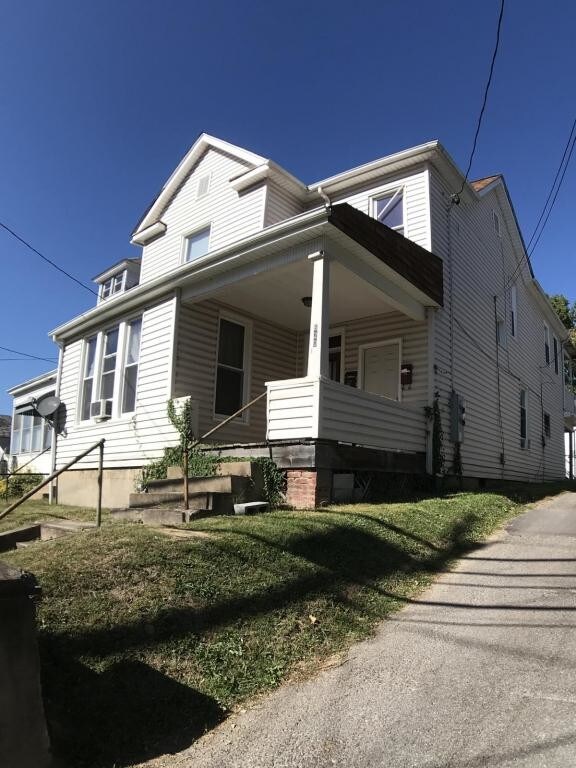 620 Locust Ave Apt A House Rental in Clarksburg, WV
