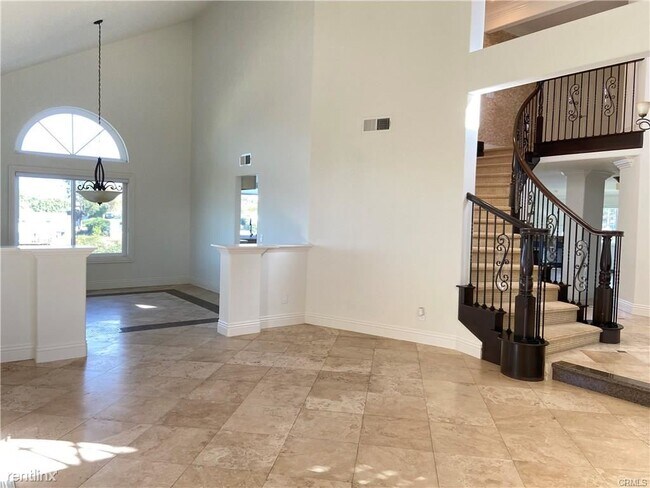 Foto del edificio - 5 br, 3 bath House - 20353 Holcroft Dr