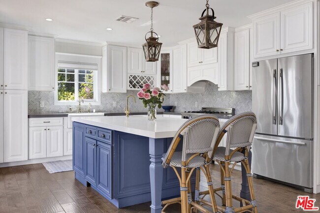 Foto del edificio - 4621 Allott Ave