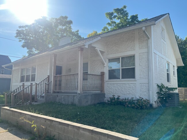 Photo - 117 W 36th St House