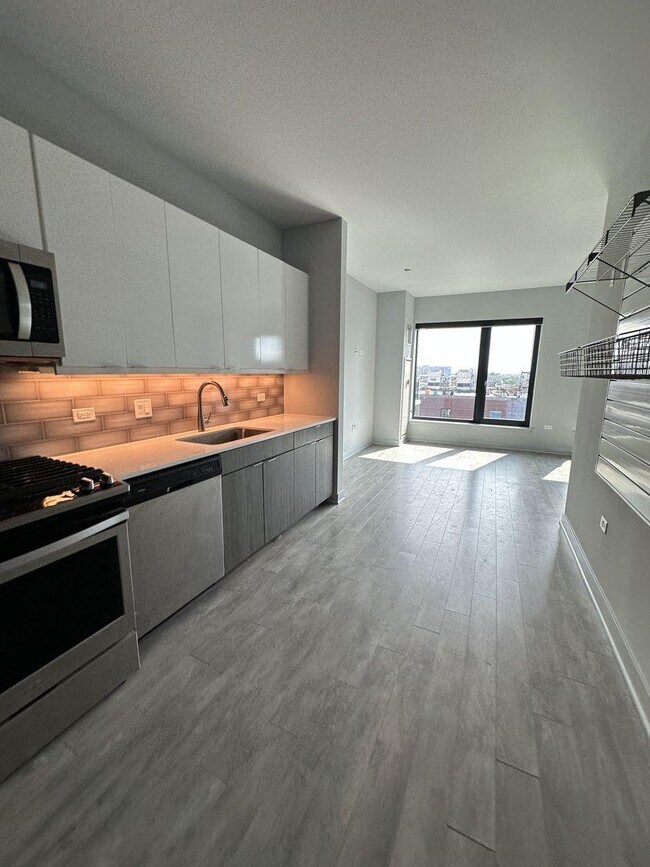Foto del edificio - 0 bedroom in Chicago IL 60613