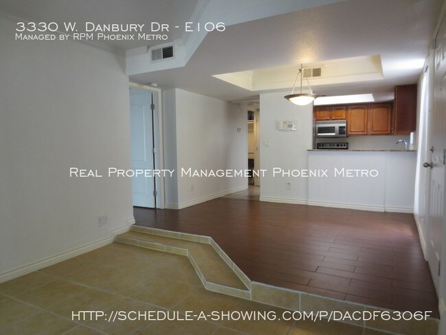 Foto del edificio - UPDATED GROUND FLOOR CONDO WITH HUGE PATIO!!