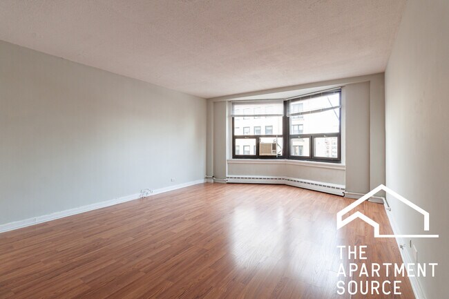 Photo - 445 W Wellington Ave Apartment