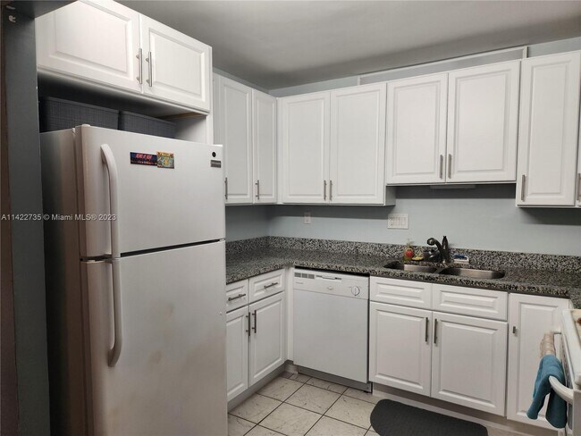 Building Photo - 3821 Environ Blvd