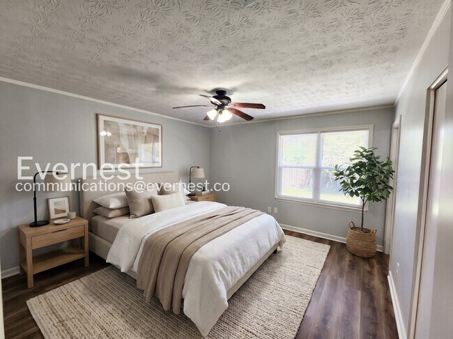 Foto del edificio - 3 Bed/2 Bath Home with Garage / Pet-Friendly / Coming Soon!
