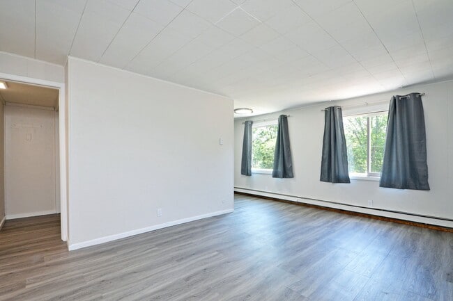 Building Photo - 1366 Pascal St