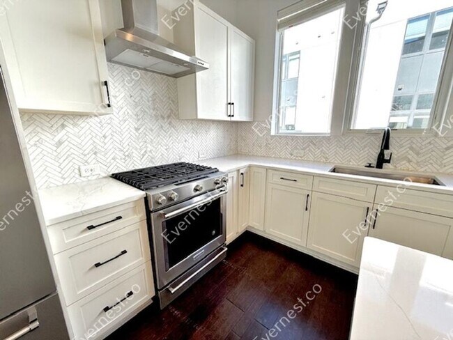 Building Photo - 1220 Chelsea Cir NW