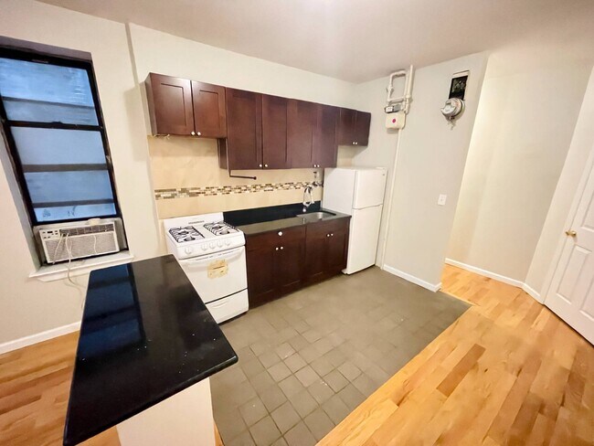 Building Photo - 551 W 172nd St