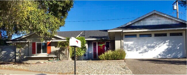 Building Photo - 646 Island View Dr