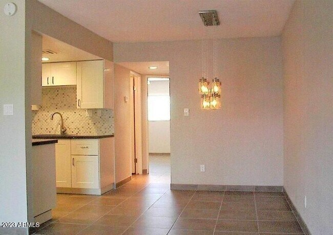 Foto del edificio - 7430 E Chaparral Rd