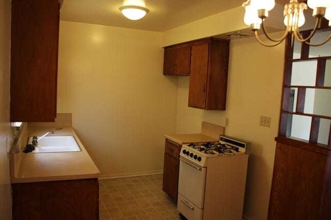 Kitchen - 364 E Badillo St