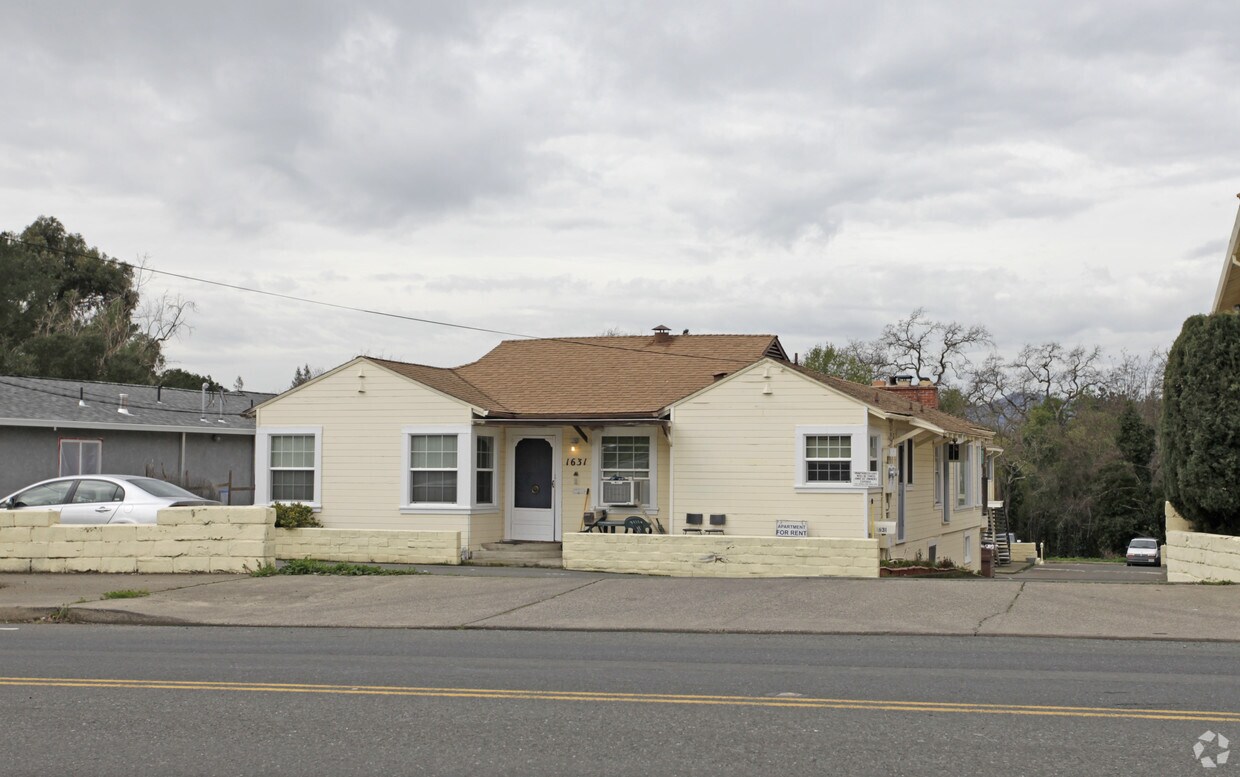 Building Photo - 1631-1633 Silverado Trl