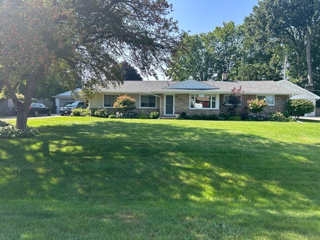 Building Photo - 1515 Autumn Dr