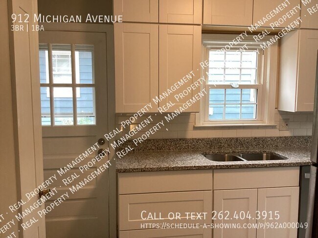 Building Photo - Single Family Home in a Great Neighborhood!
