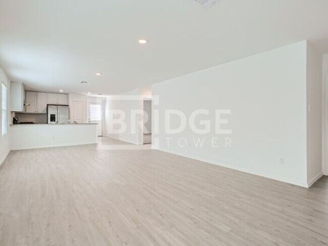 Building Photo - 2403 Lake Hls
