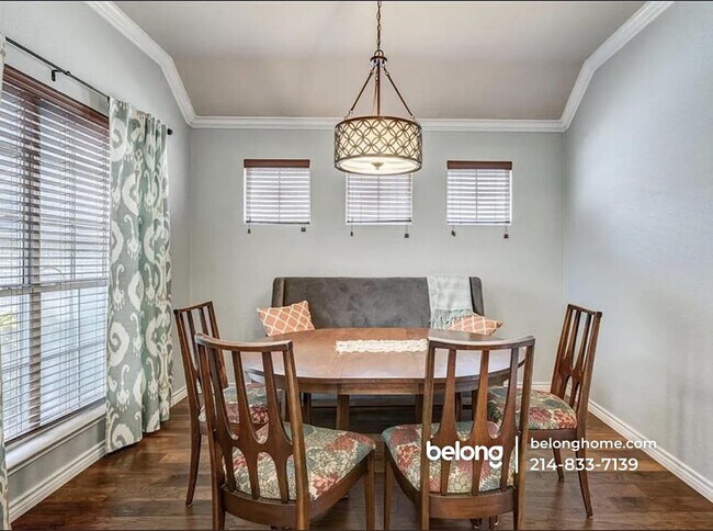 Foto del edificio - 2817 Hollow Ridge Dr