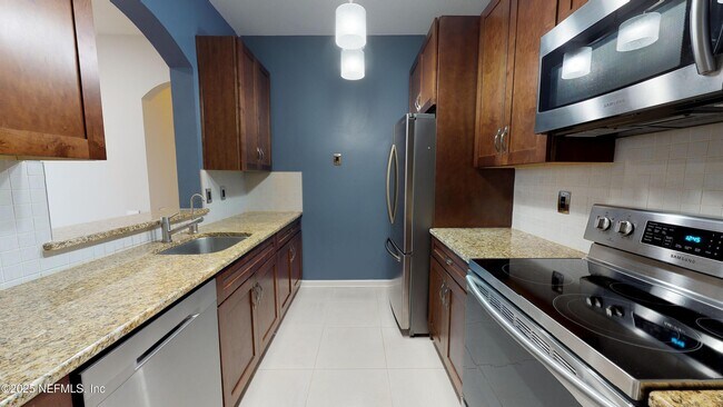 Foto del edificio - 7990 Baymeadows Cir E